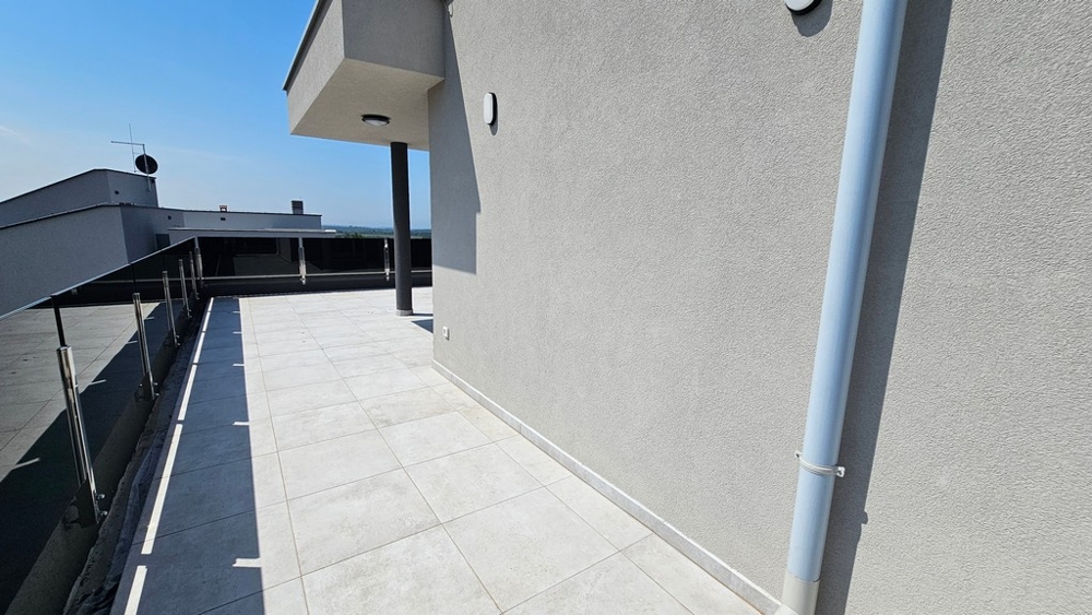 Privat takterrass med räcken