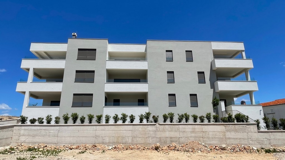 Exteriör vy av det nya hyreshuset i Vodice