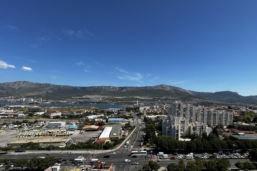 Utsikt över Split med berg och hav