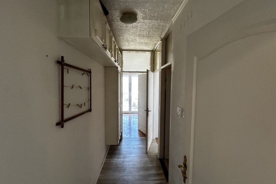 Hall med inbyggda garderober och garderob i Kroatien