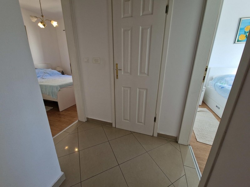 Hall med klinkergolv i Kroatien
