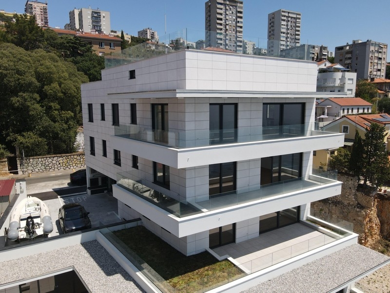 Ny byggnad med lyxiga lägenheter i Rijeka