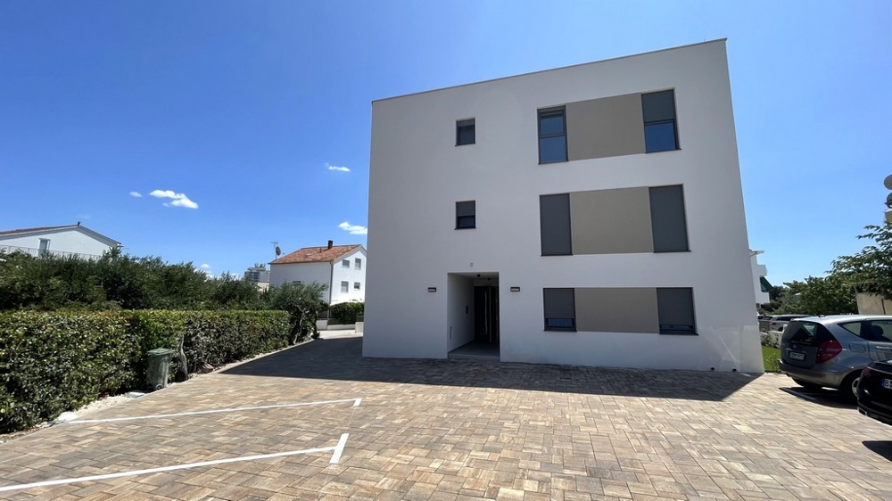 Bostadshus med tillgång och parkeringsplats i Kroatien