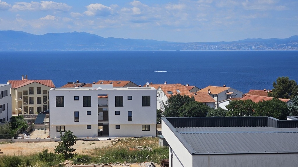 Bostadshus i Njivice i Kroatien med utsikt över havet
