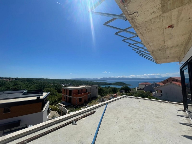 Takterrass på takvåningen med pergola och havsutsikt