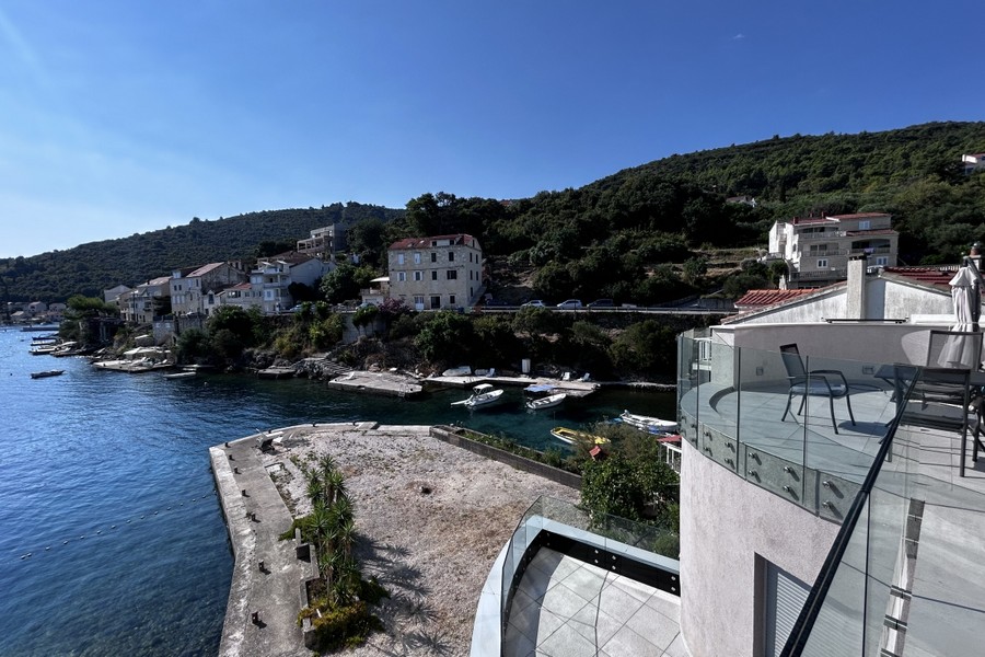 Utsikt från terrassen över staden och bukten, Racisce Korcula