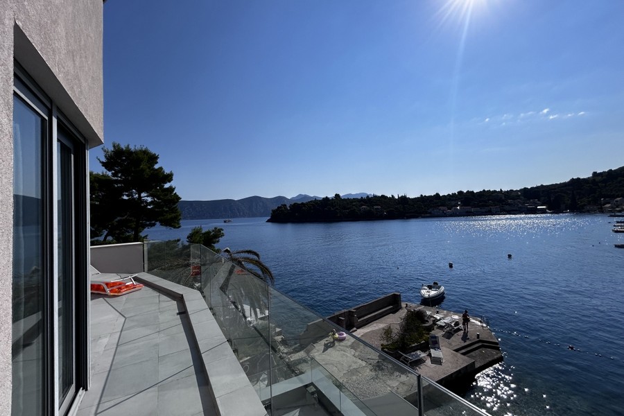Inglasad terrass med havsutsikt, lägenhet på Korcula