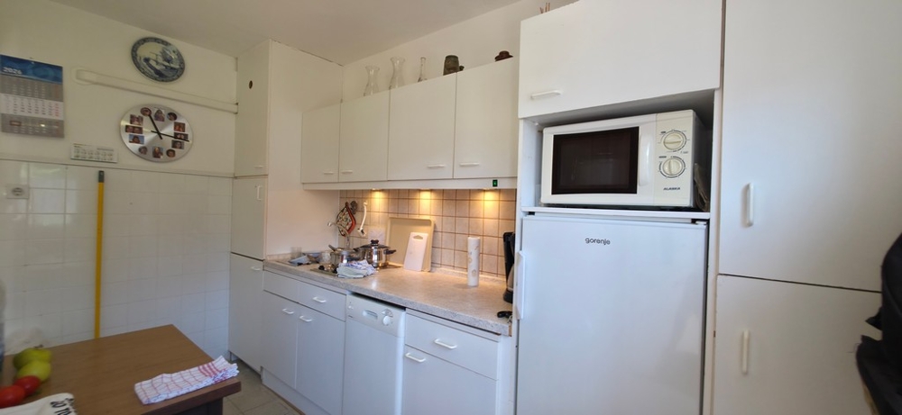 Kök med vita fronter, lägenhet A4103 i Crikvenica