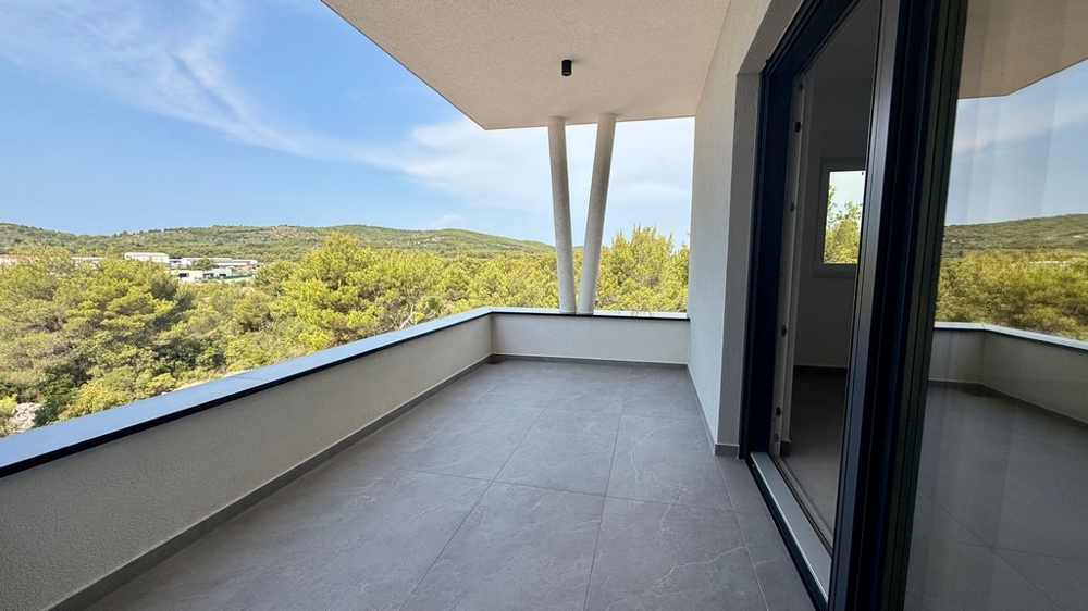 Täckt terrass på första våningen i lägenhet A4107 i Vodice