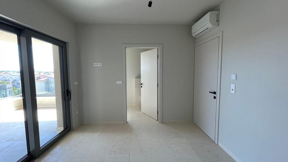 Rum i takvåningen i Vodice med luftkonditionering
