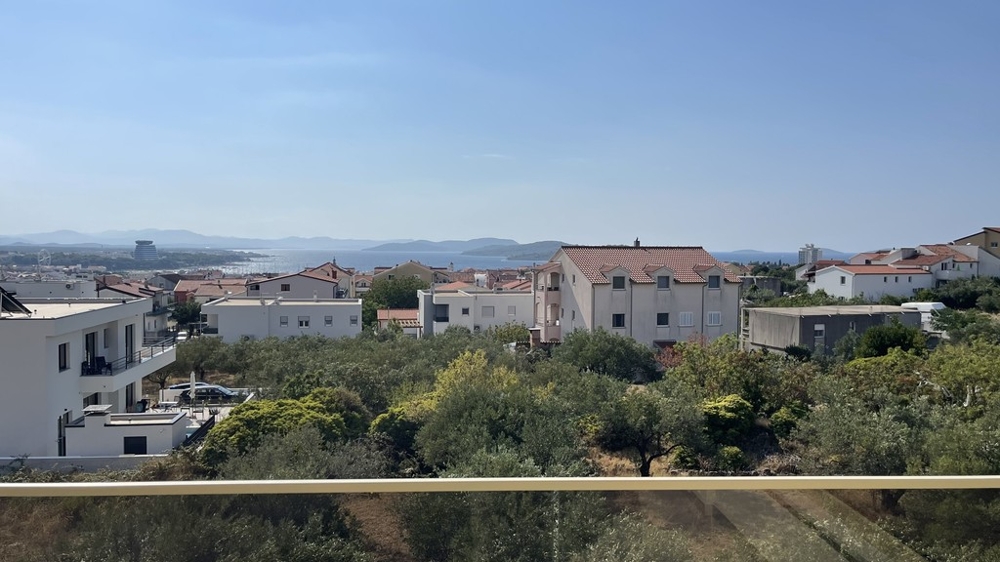 Terrass med havsutsikt, lägenhet i Vodice