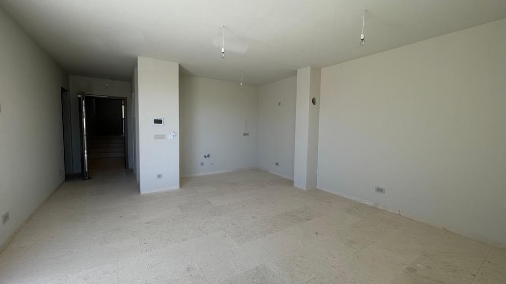 Hall med entré till lägenheten