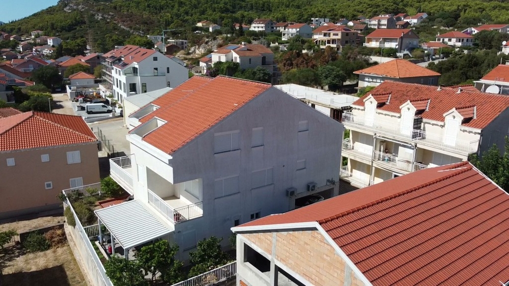 Bostadshus med vindslägenheten i Orebic