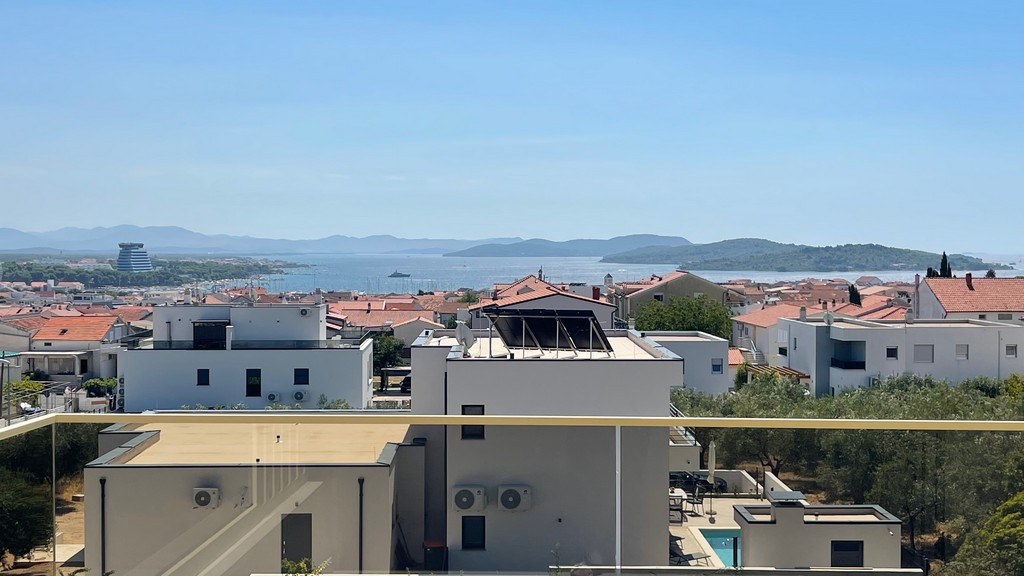 Nybyggda lägenheter med havsutsikt i Vodice, Dalmatien