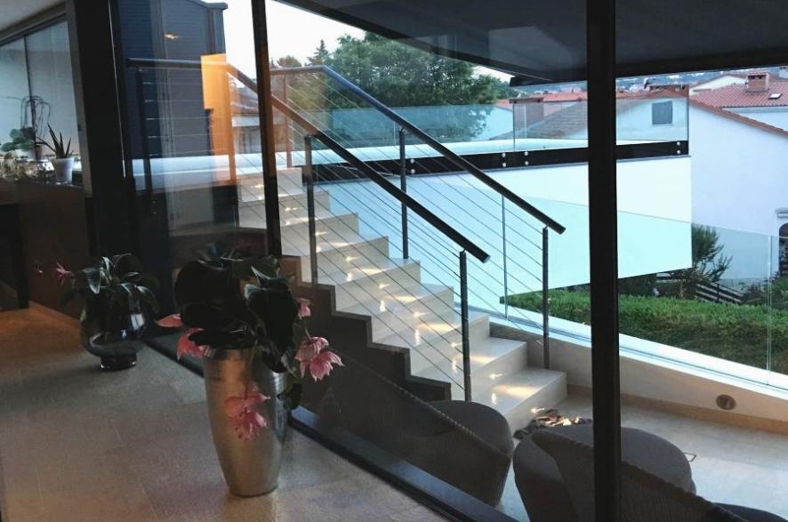 Trappa till takterrassen.