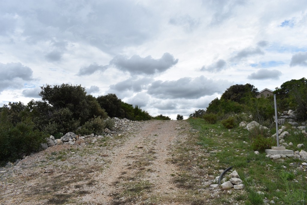Ytterligare utsikt från fastigheten över havet och omgivningarna
