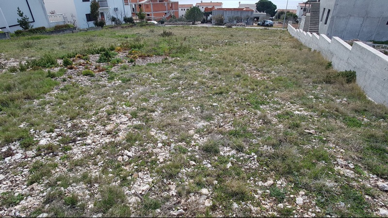 Tomt nära centrum av Rogoznica, Kroatien.