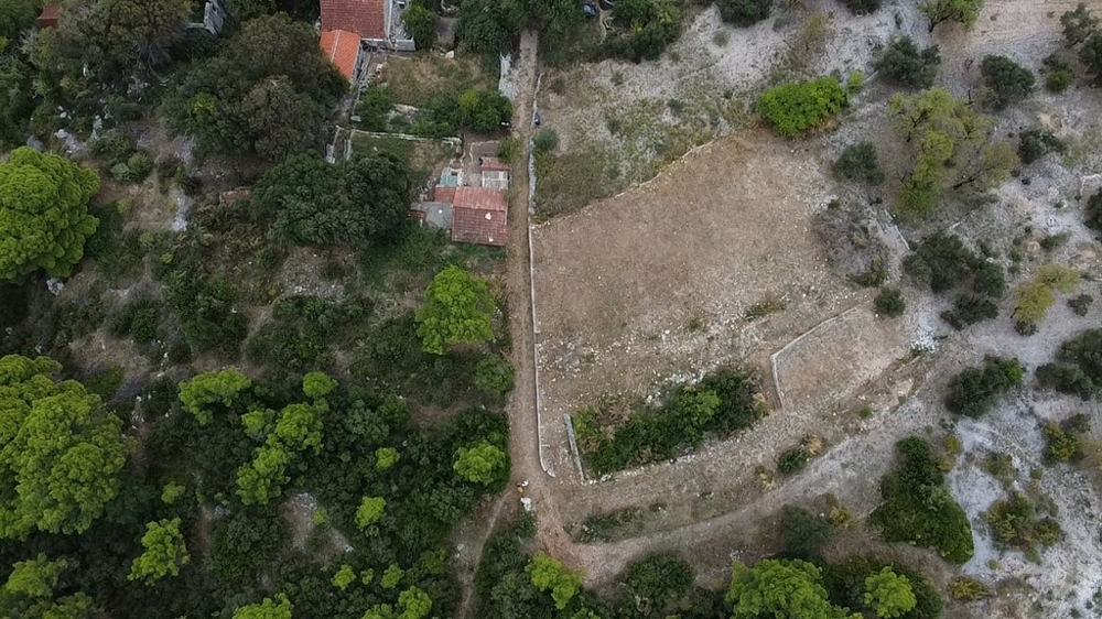 Rymlig fastighet med ruiner att bygga om - G437