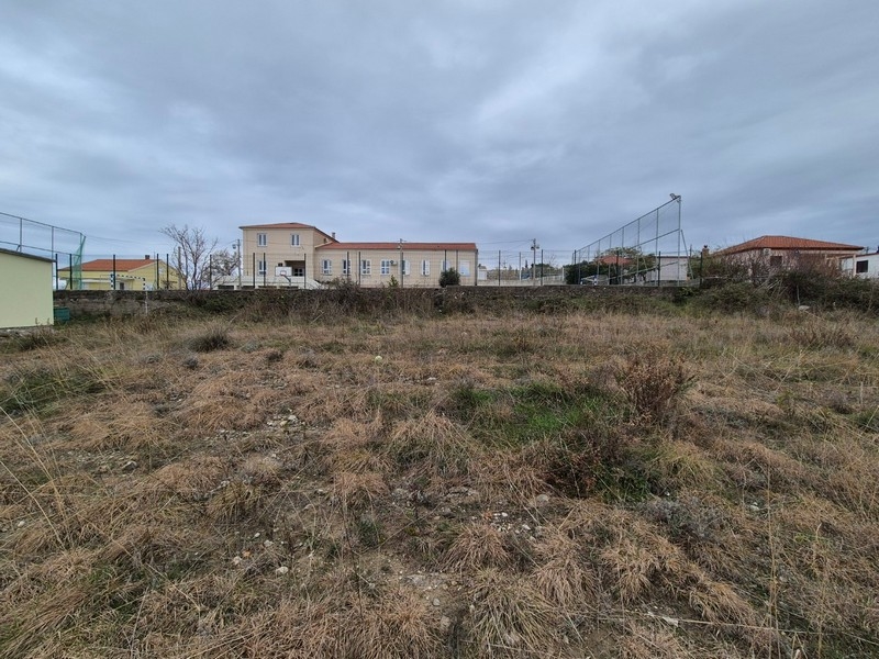 Byggnadsmark till salu.