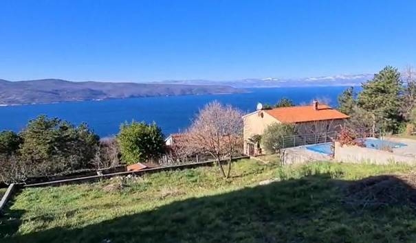 Köp byggmark på Istriens östkust.