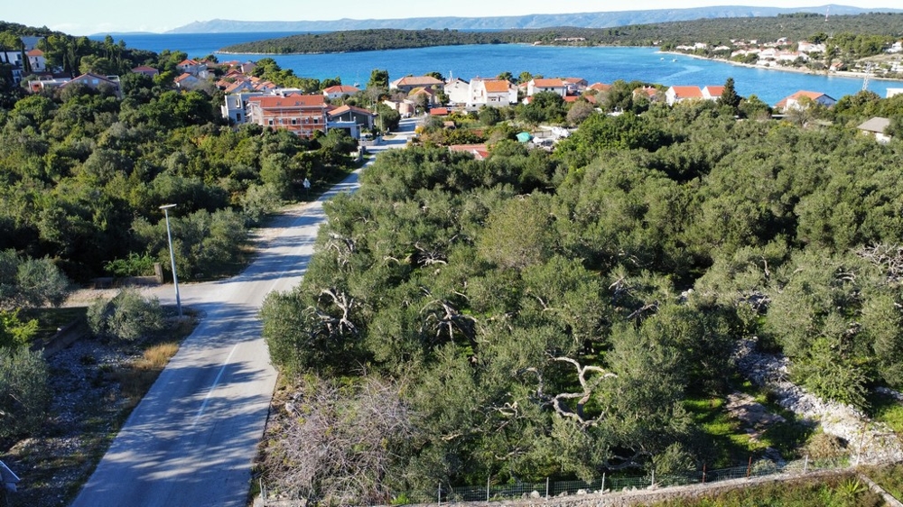 Köp en tomt nära havet i Kroatien.