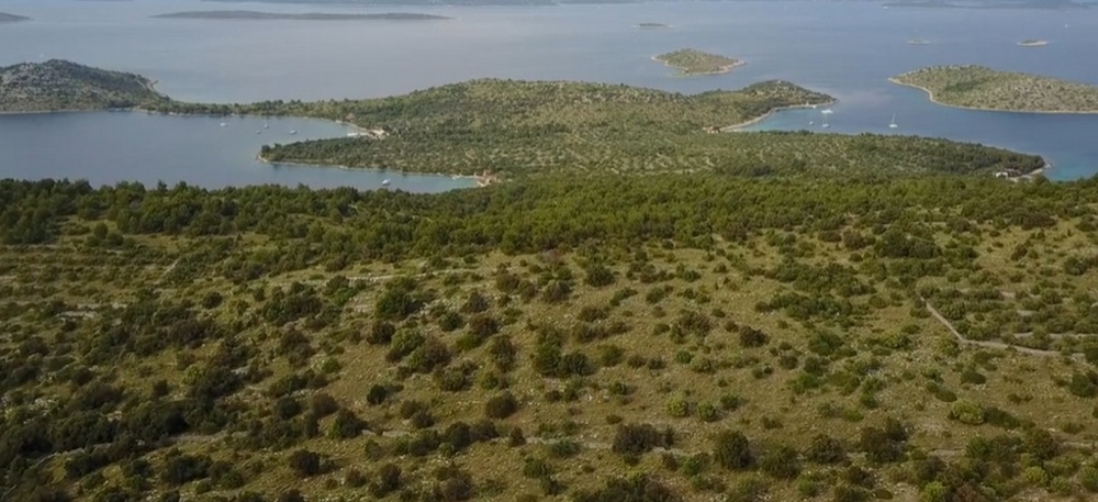 Mark med utvecklingspotential till salu i Kroatien.