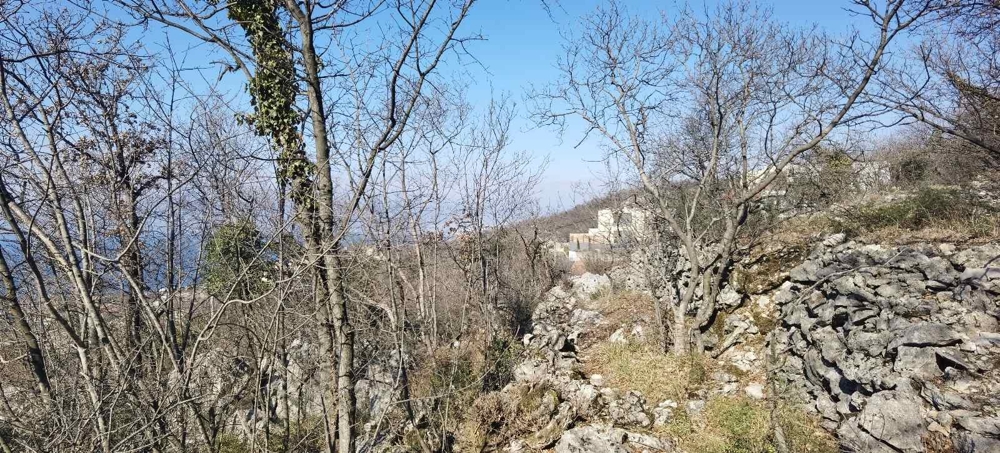 Fastigheten i Rijeka är terrasserad