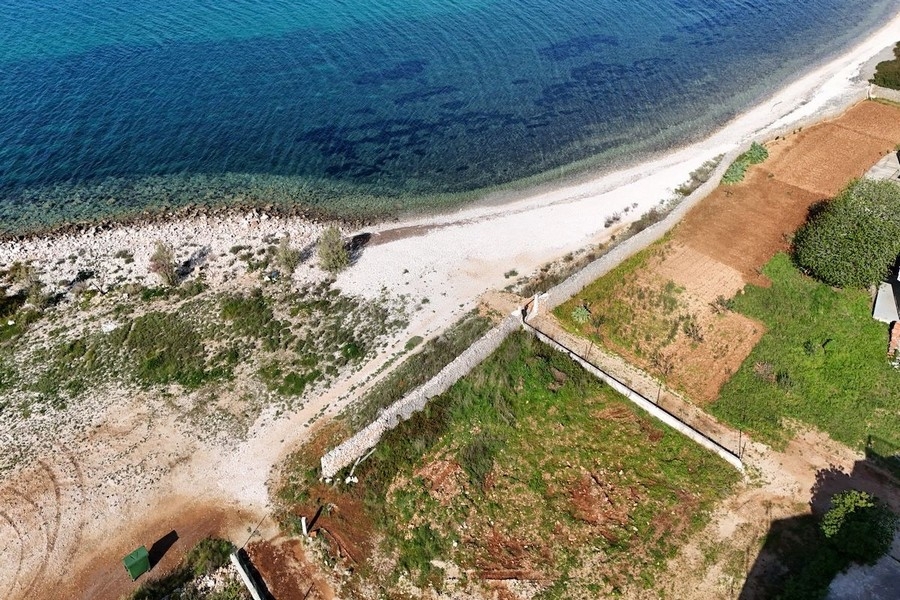 Byggnadstomt G488 i 1:a raden mot havet.