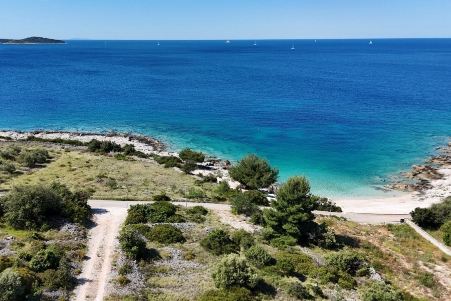 Havsutsikt från tomten vid Adriatiska kusten