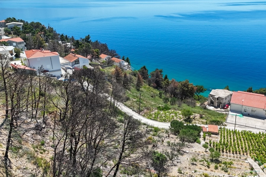 Byggnadstomt i Marusici på Omis Riviera