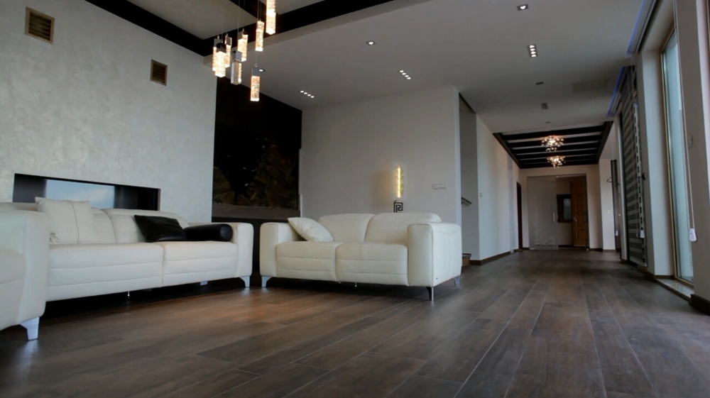 Det rymliga vardagsrummet i den nya villan till salu på Herceg Novi Riviera