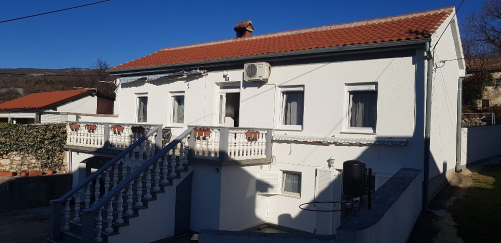 Hus till salu på den kroatiska Adriatiska kusten.