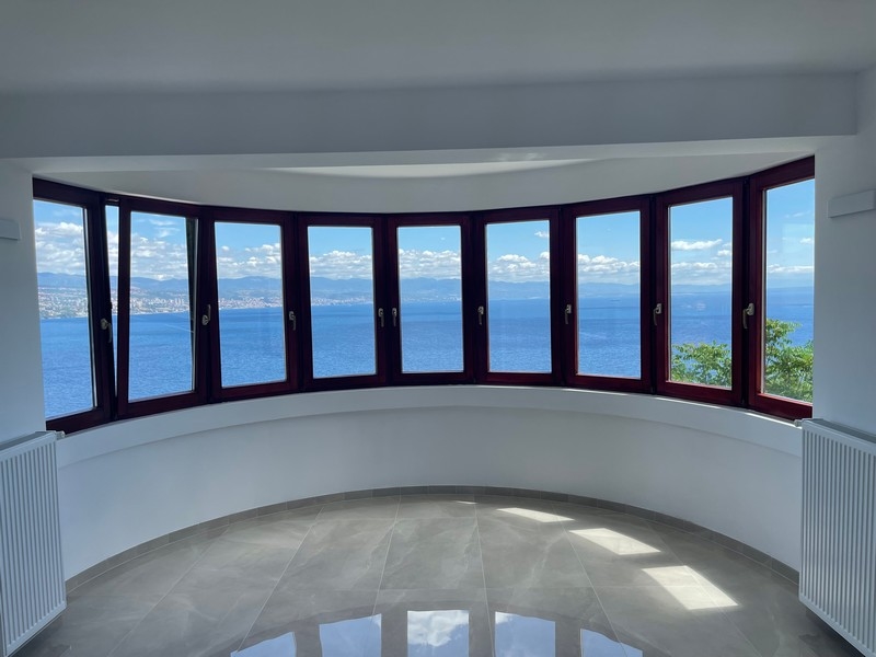 Högkvalitativ inredning i ett vardagsrum i Kroatien.