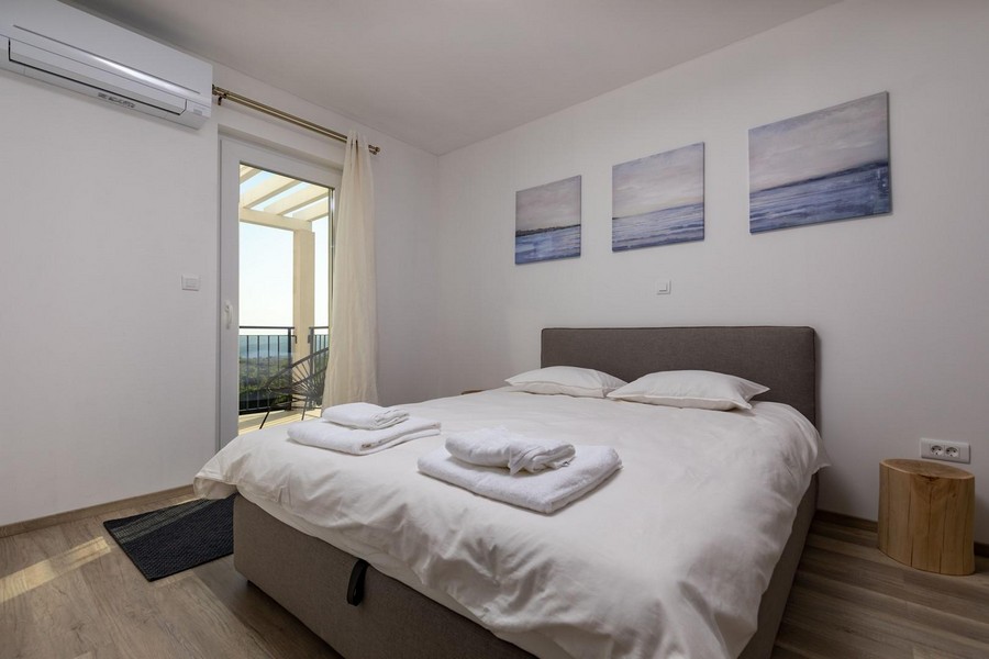 Havsutsikt från terrassen på Villa H1403 i Kroatien.