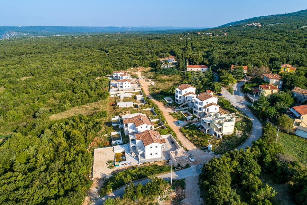 Köp ett stenhus i ett villaområde i Kroatien - Panorama Scouting GmbH.