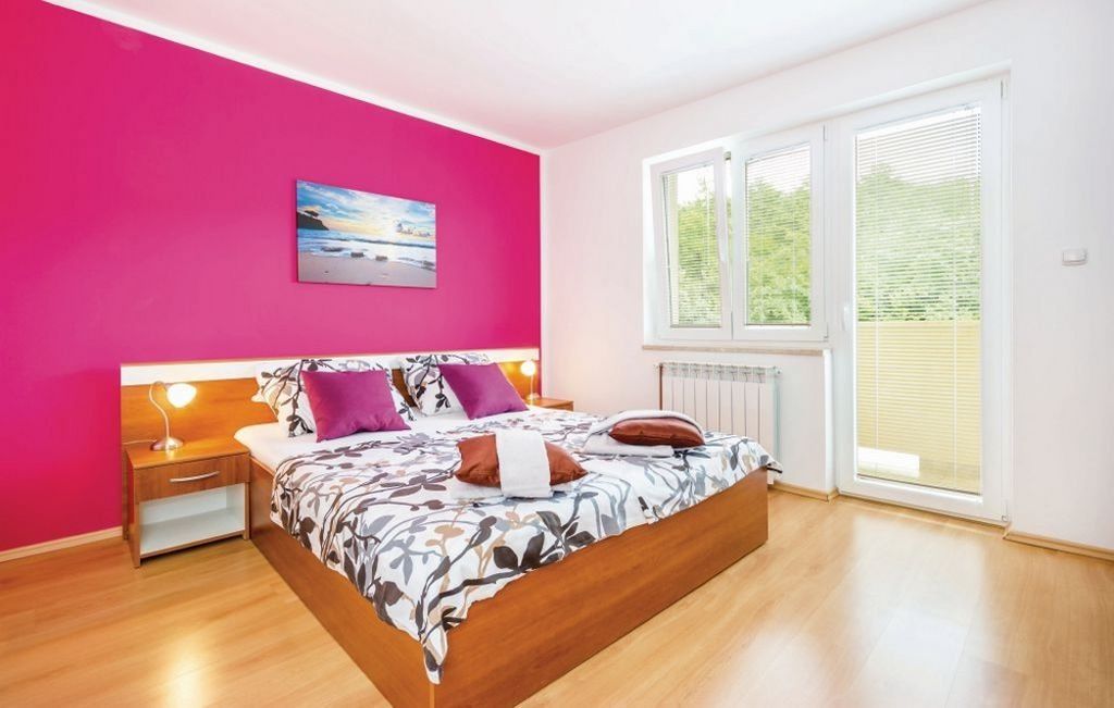 Utsikt över ett av de 13 sovrummen i hus H1424 i Crikvenica, Kvarnerbukten.