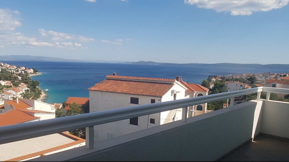 Utsikt över poolen i Trogir-regionen