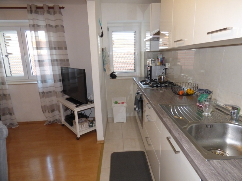 Kök med funktionell inredning.