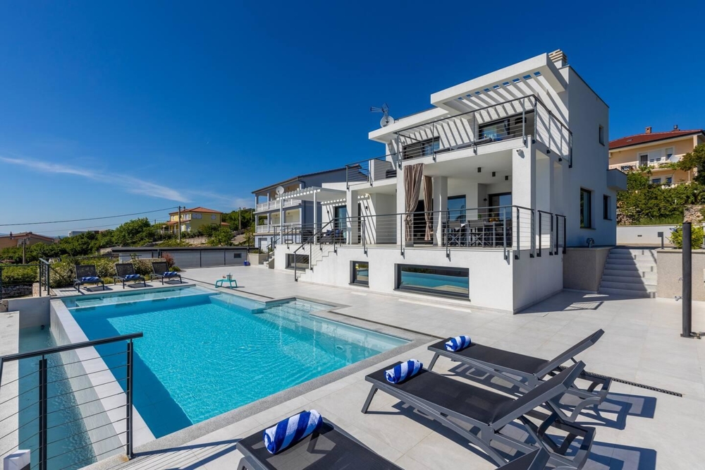 Modern villa med panoramautsikt över havet nära Crikvenica i Kvarnerbukten till salu - Panorama Scouting Real Estate.