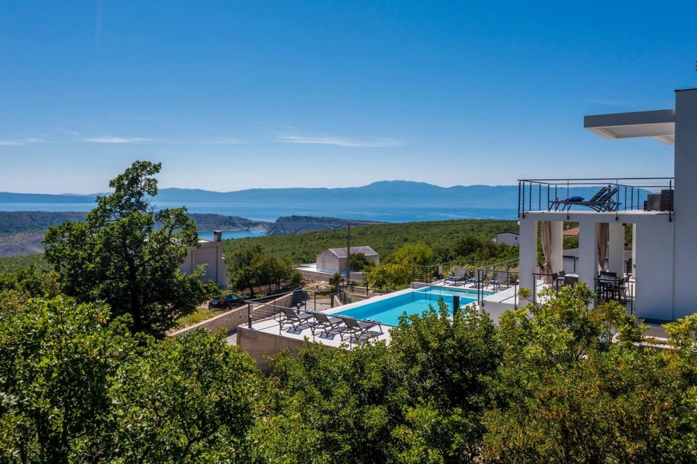 Köp en modern villa med pool i Kroatien - Panorama Scouting Real Estate.
