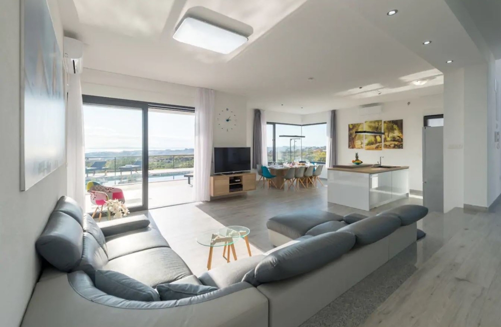 Modernt möblerad boyta på fastigheten H1658 i Kroatien, Split-regionen - Panorama Scouting.