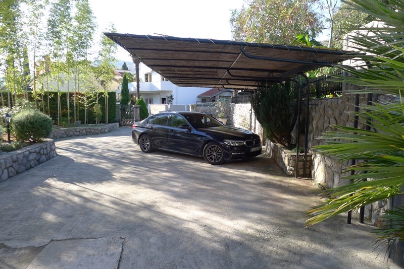 Täckta parkeringsplatser för Villa H1679 i Opatija-regionen, Kvarnerbukten