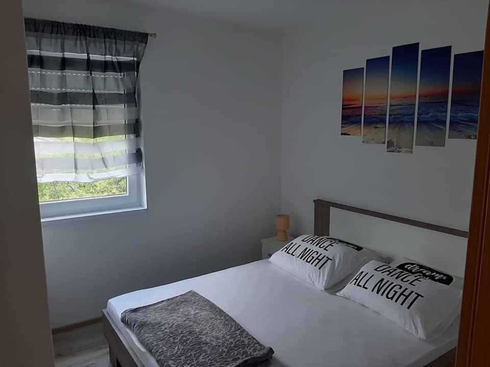 Sovrummet på fastigheten H1733, Kroatien - Panorama Scouting.