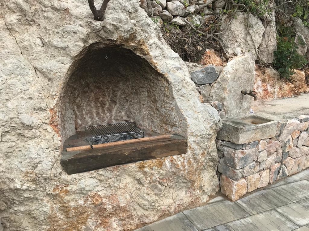 Grill av fastighet H1733, Senj-regionen, Kroatien - Panorama Scouting.