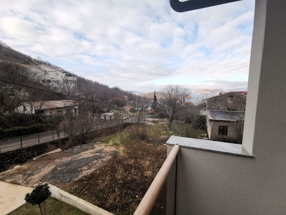 Havsutsikt från balkongen på fastigheten H1733, Senj-regionen, Kvarnerbukten.