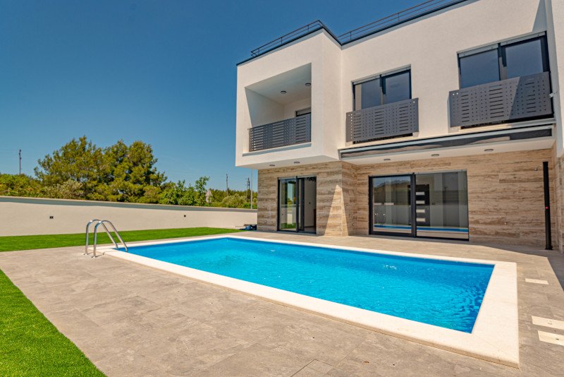 Villa med pool i Vodice, Kroatien till salu - Panorama Scouting.