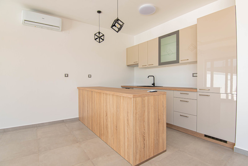 Modernt kök med luftkonditionering - Hus H1775, Vodice, Kroatien.