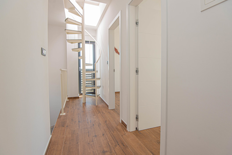 Hall och tillgång till villans takterrass.