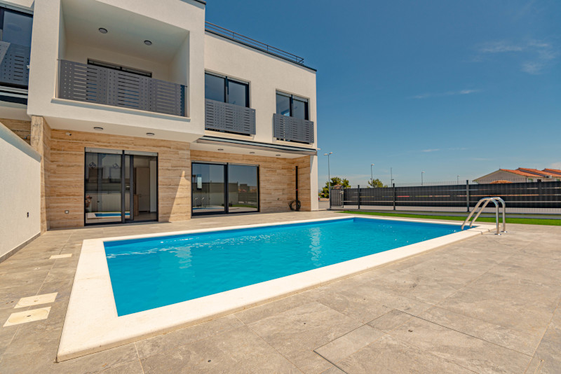 Fastigheter med pool i Kroatien - Panorama Scouting.