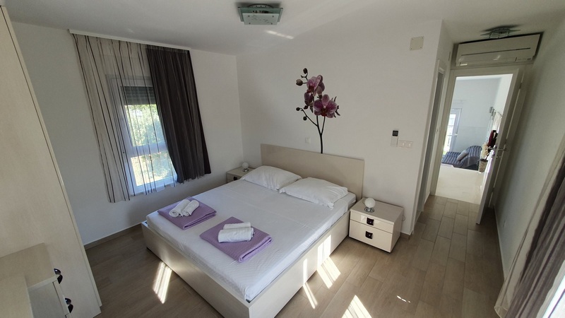 Luftkonditionerat sovrum på fastigheten H1783, Ciovo Island.